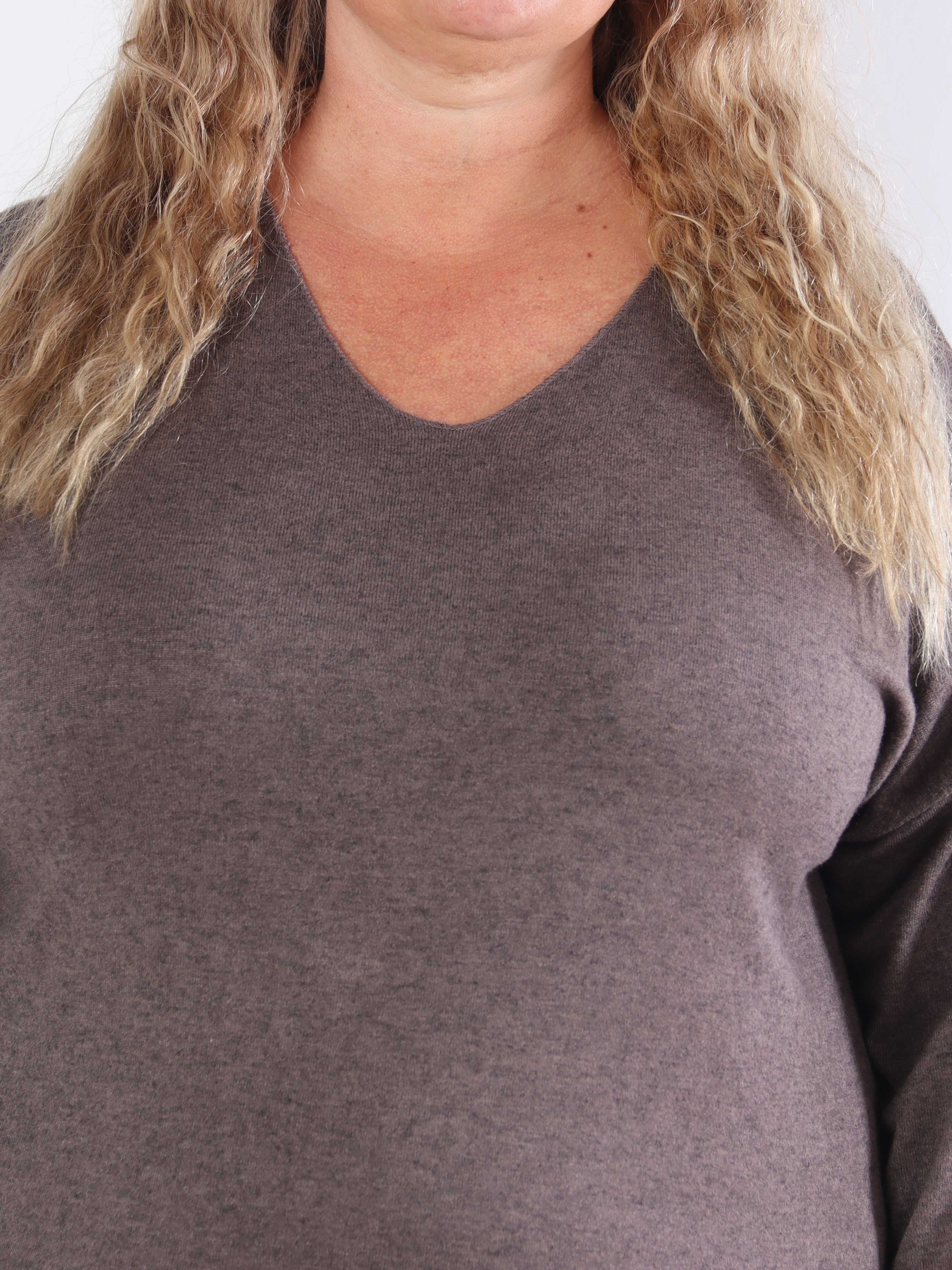 Djamila Long - Mega mjuk plus size-klänning i viskos med v-ringning